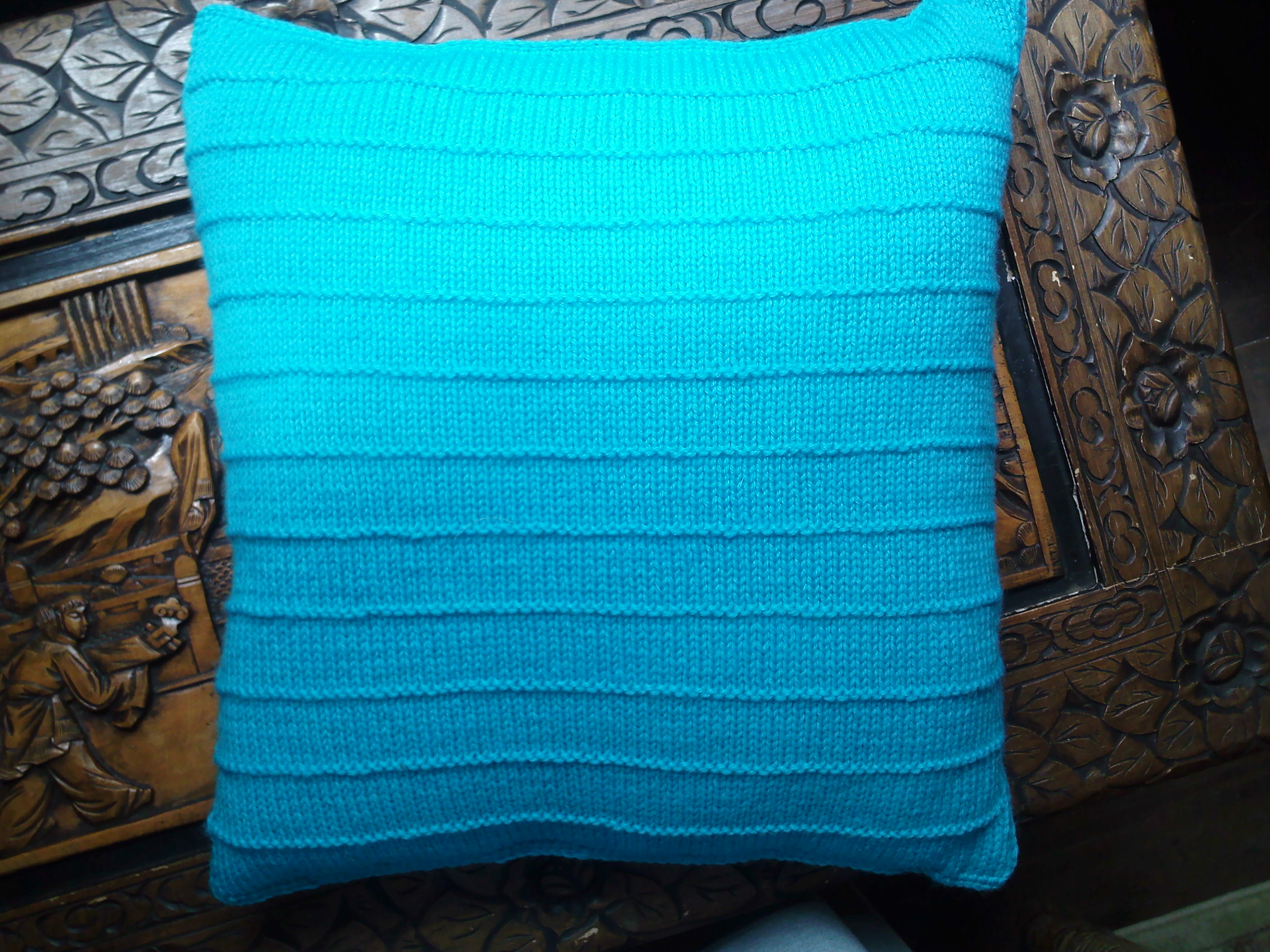 No 3 aqua cushion